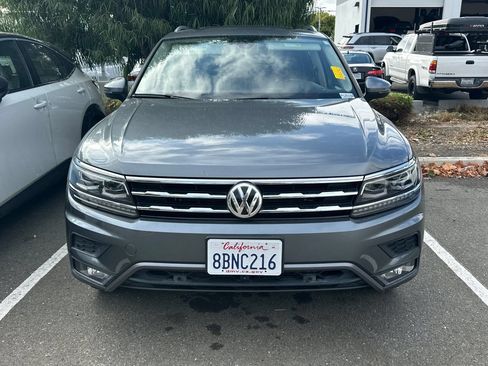 Used 2018 Volkswagen Tiguan SEL Premium FWD image 3