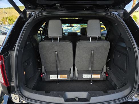 Used 2014 Ford Explorer XLT w/ Equipment Group 202A image 16