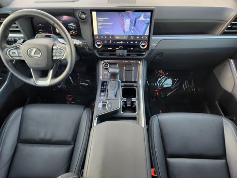 Used 2025 Lexus GX 550 w/ Accessory Package (2T) AWD/4WD image 26