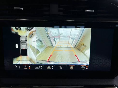 Used 2025 GMC Sierra 1500 AT4 w/ AT4 Premium Package AWD/4WD image 23