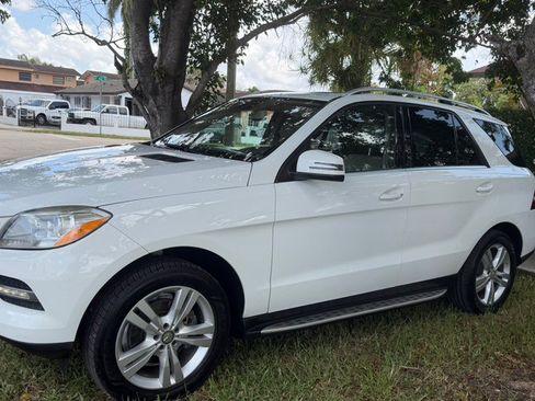Used 2015 Mercedes-Benz ML 350 4MATIC w/ Premium 1 Package image 2