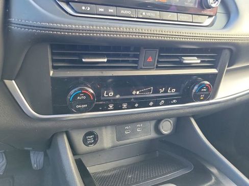 Used 2024 Nissan Rogue SV image 24