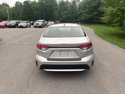Used 2021 Toyota Corolla LE w/ LE Convenience Package FWD image 4