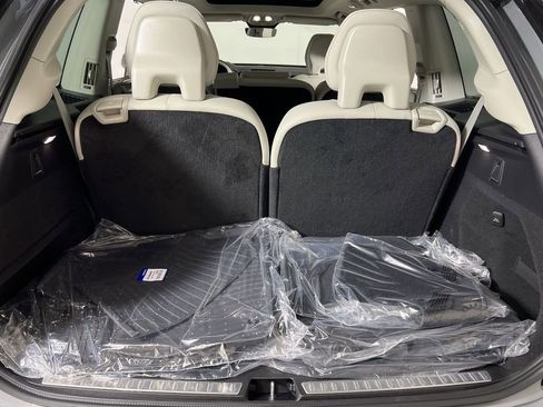 New 2026 Volvo XC90 B6 Ultra w/ Protection Package image 19