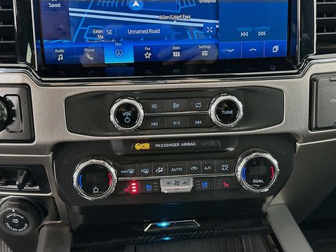 Used 2022 Ford F350 Platinum image 24