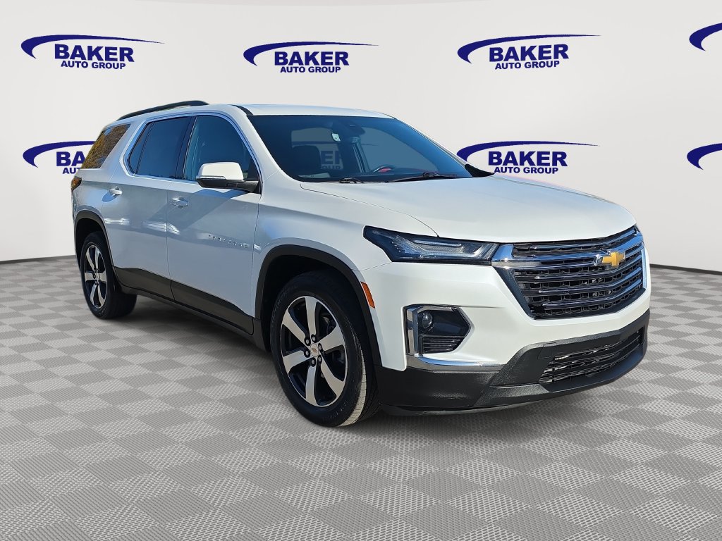 Used 2023 Chevrolet Traverse LT w/ LT Premium Package AWD/4WD image 3