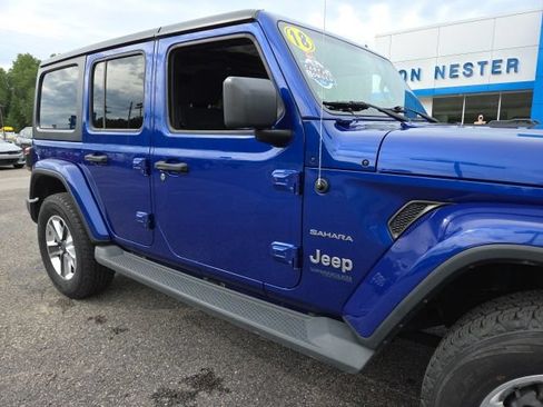 Used 2018 Jeep Wrangler Unlimited Sahara w/ Dual Top Group AWD/4WD image 28