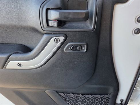 Used 2017 Jeep Wrangler Unlimited Sahara w/ Connectivity Group image 25