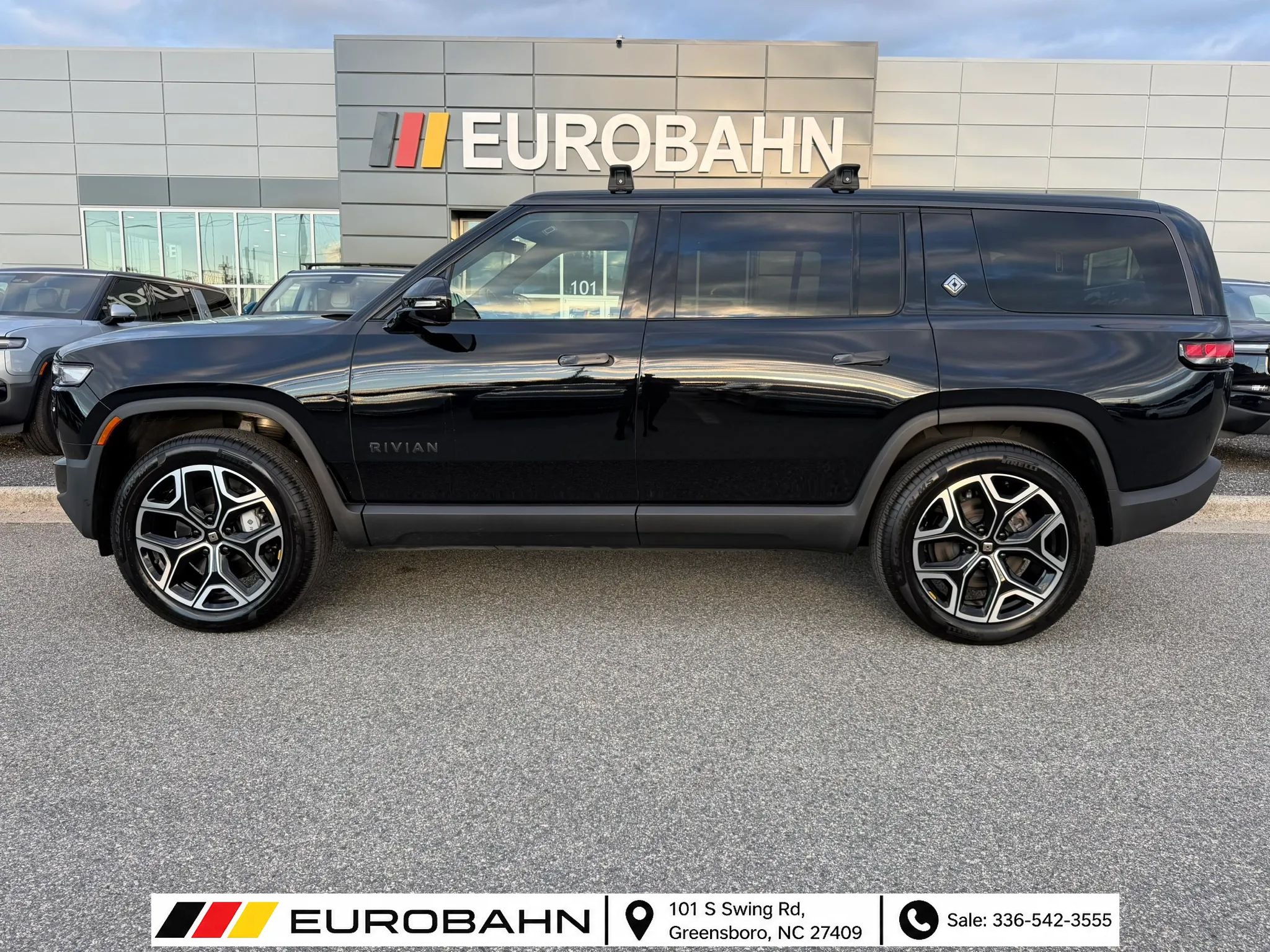 Used 2025 Rivian R1S Adventure Dual AWD/4WD image 2