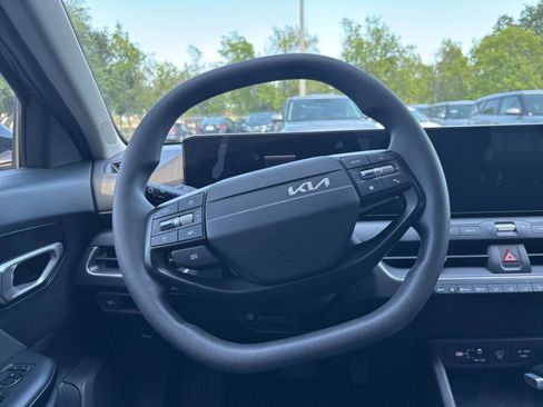 Used 2025 Kia K4 LXS image 23