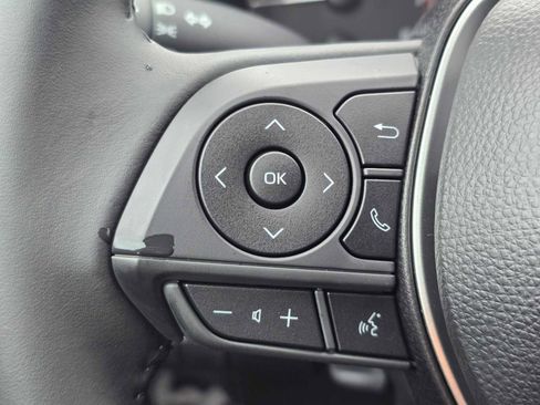 Used 2025 Toyota Corolla SE image 30