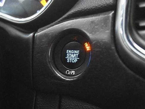 Used 2018 Jeep Grand Cherokee Laredo image 31