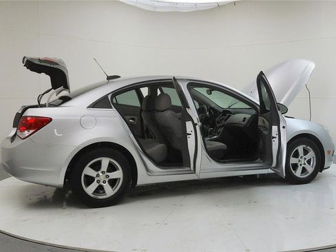 Used 2015 Chevrolet Cruze LT image 12
