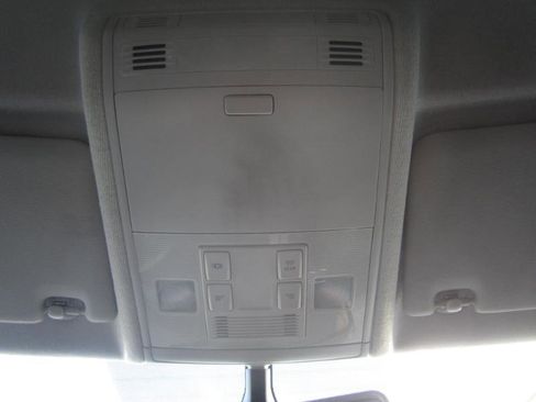 Used 2019 Volkswagen Tiguan SE image 29