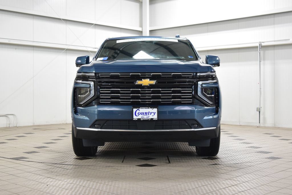 Used 2025 Chevrolet Suburban High Country AWD/4WD image 2