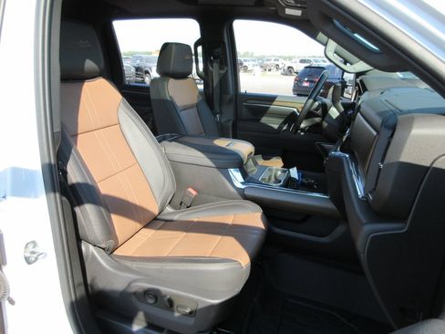 Certified 2024 Chevrolet Silverado 2500 High Country w/ High Country Premium Package AWD/4WD image 24