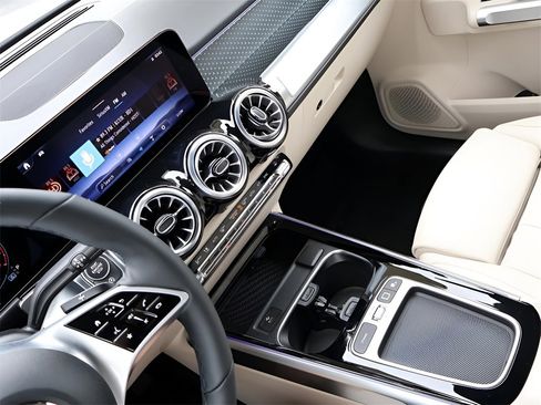 New 2025 Mercedes-Benz GLB 250 4MATIC image 21