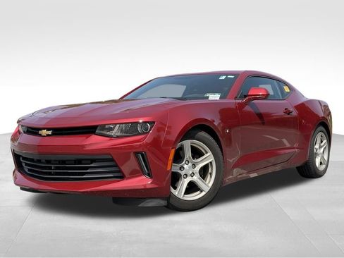 Used 2017 Chevrolet Camaro LT RWD image 3