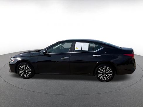 Used 2025 Nissan Altima 2.5 SV FWD image 10