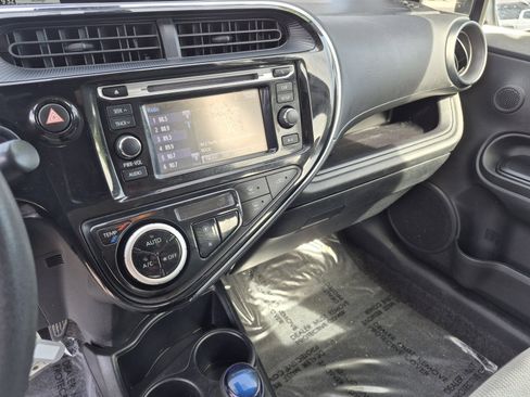 Used 2018 Toyota Prius C One FWD image 11