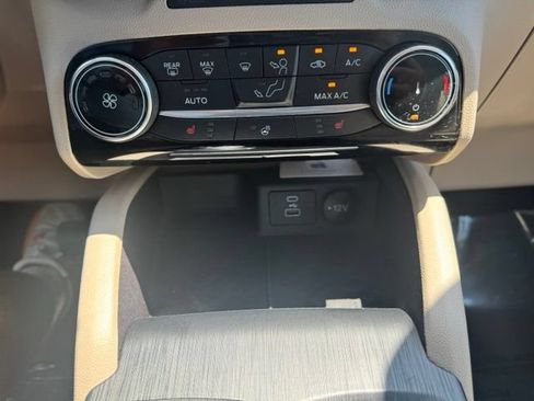 Used 2022 Ford Escape SE w/ Cold Weather Package AWD/4WD image 29