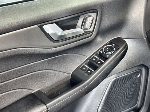 New 2025 Ford Escape SE image 18