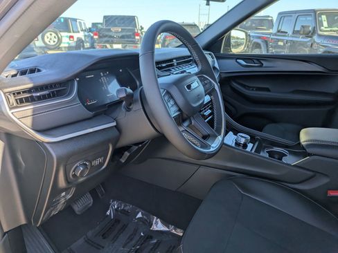 New 2025 Jeep Grand Cherokee Laredo RWD image 9