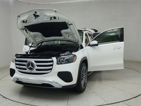 Used 2025 Mercedes-Benz GLS 450 4MATIC image 79