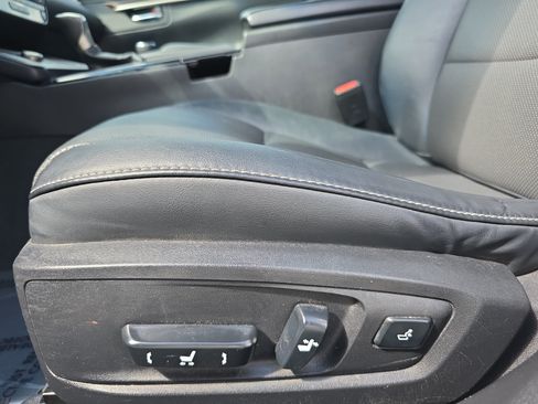 Used 2017 Lexus ES 350 w/ Premium Package FWD image 29