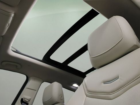 Used 2017 Cadillac XT5 Luxury image 19