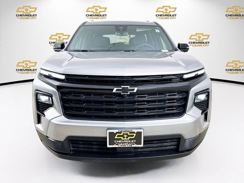 Used 2024 Chevrolet Traverse LT w/ Midnight/Sport Edition image 2