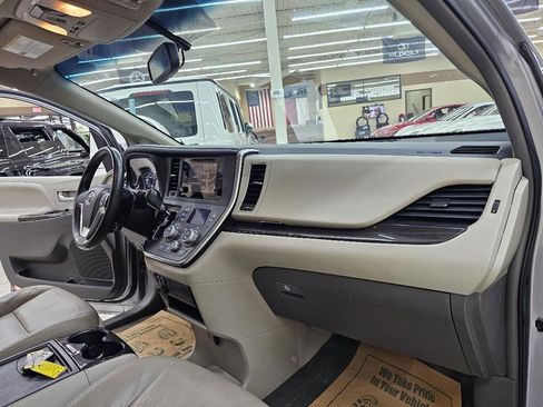 Used 2015 Toyota Sienna XLE w/ XLE Navigation Package FWD image 22