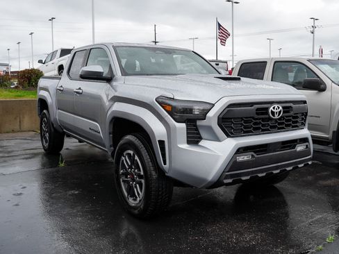 Certified 2025 Toyota Tacoma TRD Sport image 2