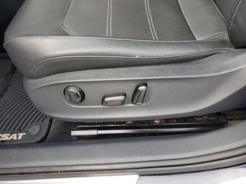 Used 2017 Volkswagen Passat 1.8T R-Line image 11