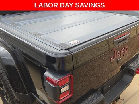 Used 2024 Jeep Gladiator Rubicon AWD/4WD image 4