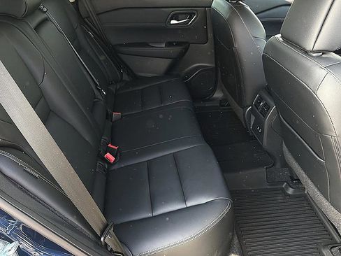 Used 2025 Nissan Rogue SL FWD image 22