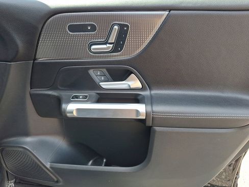 Used 2023 Mercedes-Benz GLB 250 4MATIC image 9
