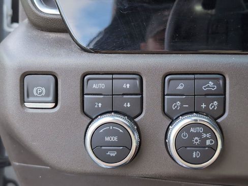 Used 2022 GMC Sierra 1500 SLT w/ SLT Premium Plus Package AWD/4WD image 33