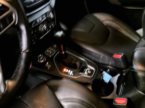 Used 2021 Jeep Cherokee Latitude Lux image 16