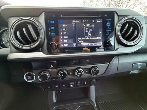 Used 2018 Toyota Tacoma TRD Off-Road w/ Technology Package image 32