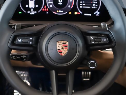 Used 2025 Porsche Cayenne S image 16