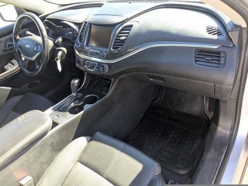 Used 2017 Chevrolet Impala LT image 38