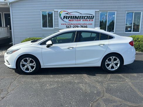 Used 2017 Chevrolet Cruze Premier FWD image 5