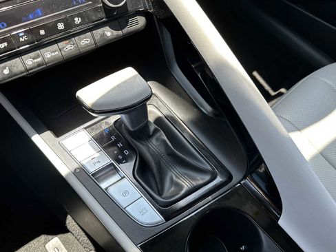 Certified 2024 Hyundai Elantra Limited FWD image 22