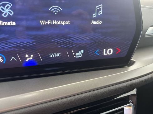 Certified 2025 Chevrolet Traverse LT image 32