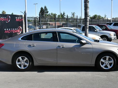 Used 2023 Chevrolet Malibu LT FWD image 9