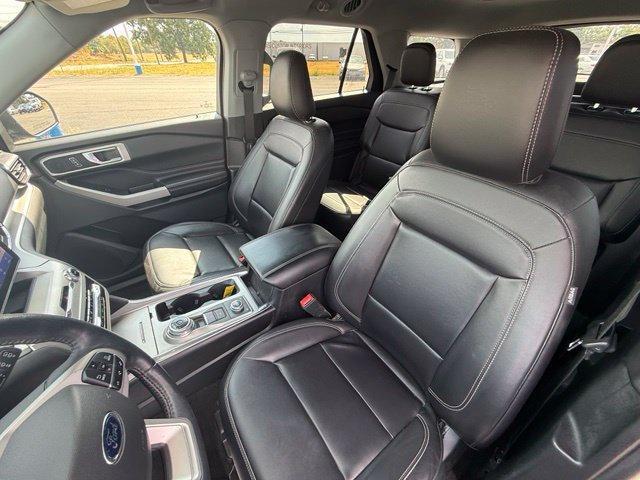 Used 2022 Ford Explorer XLT w/ Equipment Group 202A AWD/4WD image 17
