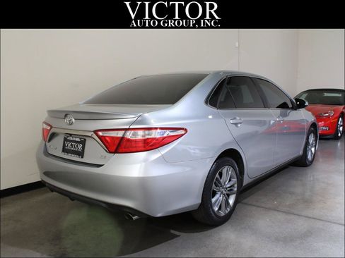 Used 2017 Toyota Camry SE FWD image 11