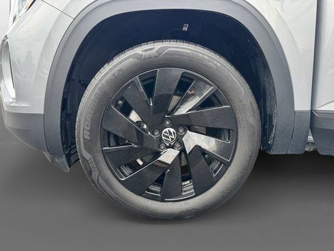 Used 2024 Volkswagen Atlas SE w/ Black Wheel Package AWD/4WD image 14