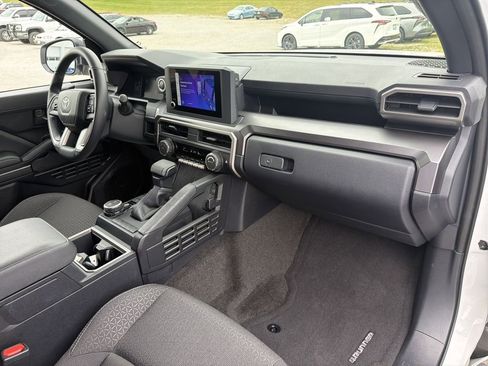 Certified 2025 Toyota 4Runner SR5 AWD/4WD image 35